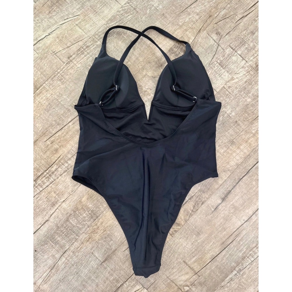 Cupshe Womens Black V-Neck Crisscross Back‎ One Piece Swimsuit Size Large - Picture 5 of 7